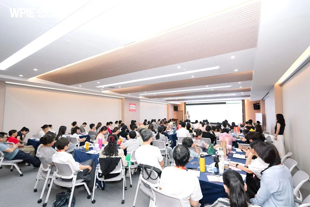 事业有成却突然抑郁？王克老师：“你的创伤，大概率源于童年时期母亲的情感‘缺席’！”