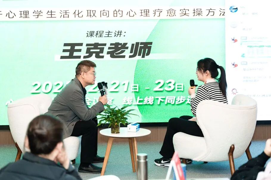 “怎么才能不让婆婆插手我们家的事，老师，您给我支支招……”