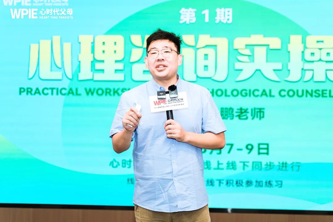 24岁了，听到妈妈声音就应激？——张兆鹏老师：“你再帮下去，只会把他毁得更深！”