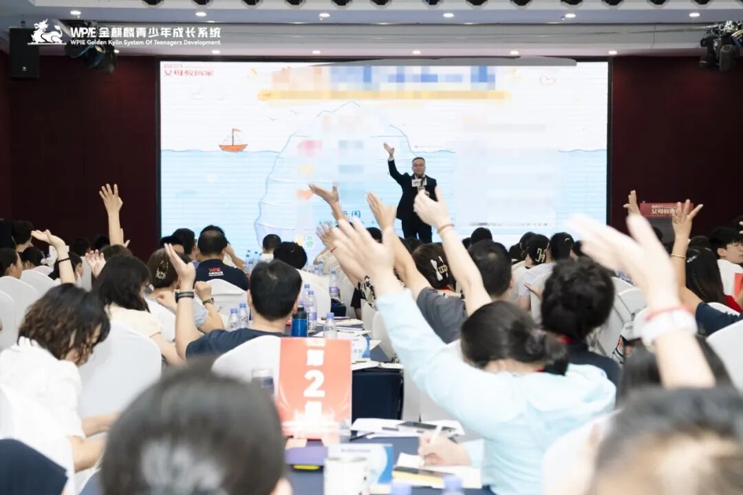 【青少年五大关系课】“你眼中的别人才是你”——那一晚，自嘲“土鸡”的女孩，终于看见了自己的光！