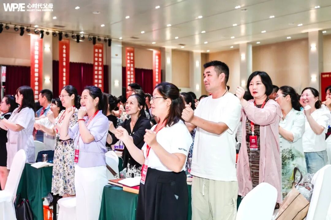 “孩子，你不用那么懂事，我和你爸爸的矛盾，不用你来承担！”