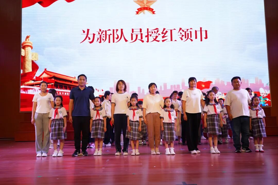 (诸城市明德学校供稿)▲5月27日,寿光市实验中学举行了班级合唱比赛.