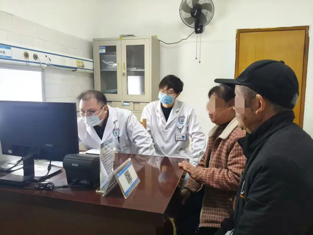 微创技术破困局 暖心守护团圆年 | 中山一院广西医院为宾阳县八旬老人实施脊柱微创手术