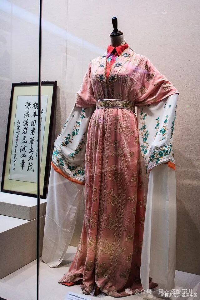 马面裙的由来和历史：中国服饰文化的璀璨瑰宝