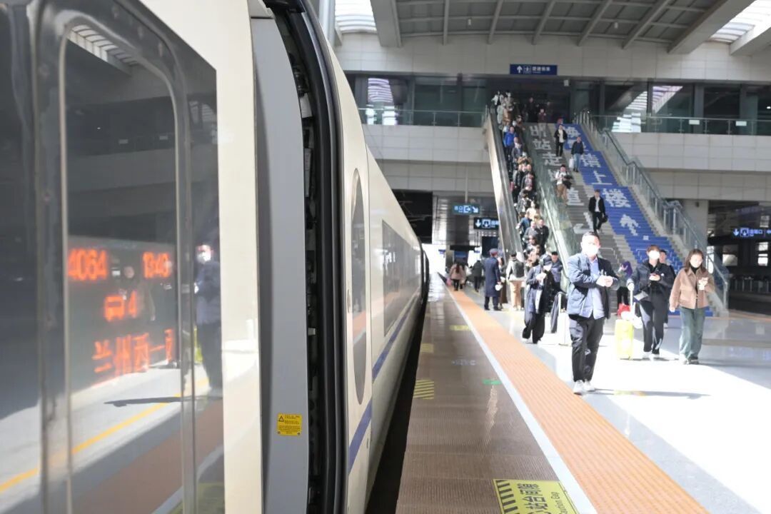 天水方向加开动车！下车就能换乘“麻辣烫专线”