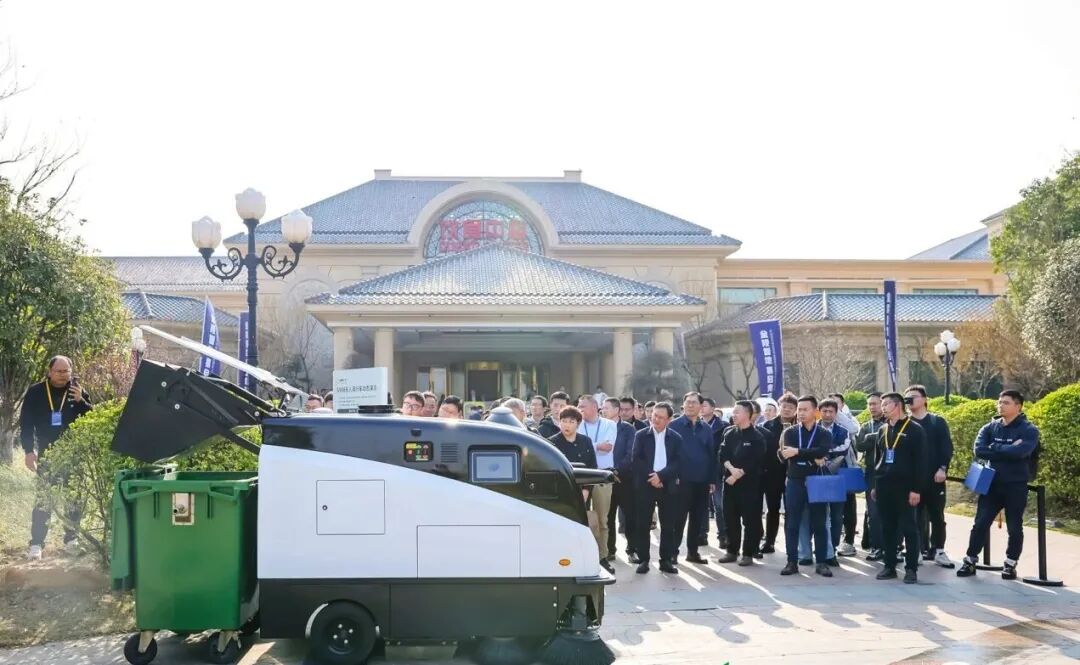 易咖智车发布无人车全矩阵产品，未来已来