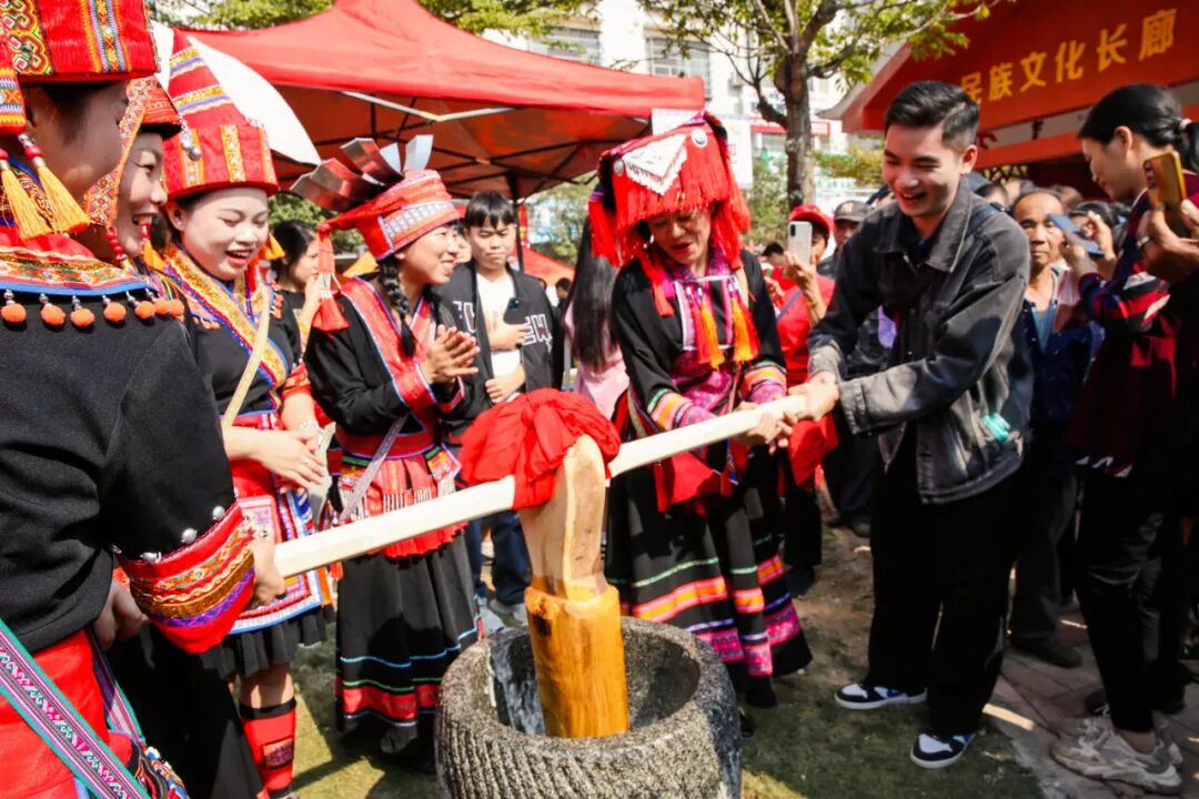 马练瑶族乡载歌载舞庆祝盘王节 - 平南要闻 - 广西贵港市平南县人民