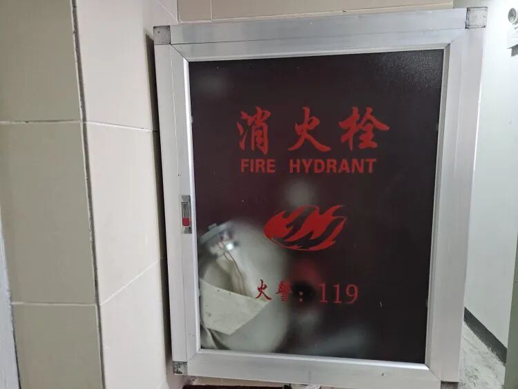 贵阳一小区放烟花引发火灾致七旬老人身亡家属消防栓用不了