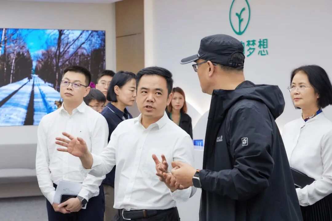 海珠区区委书记蔡澍莅临调研远方好物私域电商创新发展 (7).jpg