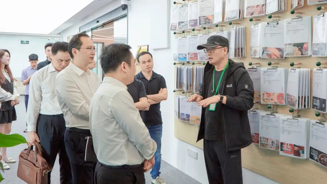 海珠区区委书记蔡澍莅临调研远方好物私域电商创新发展 (4).jpg