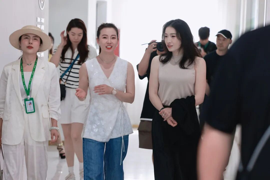 中国游泳女子蛙泳奥运冠军罗雪娟签约远方的梦想X庄主好时光，成为有机生活及健康护肤冠军大使 (6).jpg