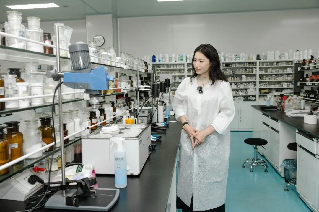中国游泳女子蛙泳奥运冠军罗雪娟签约远方的梦想X庄主好时光，成为有机生活及健康护肤冠军大使 (5).jpg