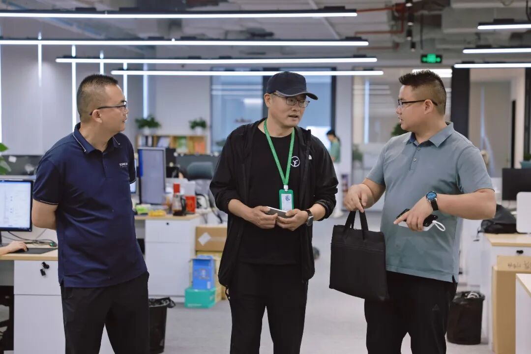 柯坪县县委常委组织部长刘乐一行抵达远方好物总部探讨乡村振兴合作事宜 (1).jpg