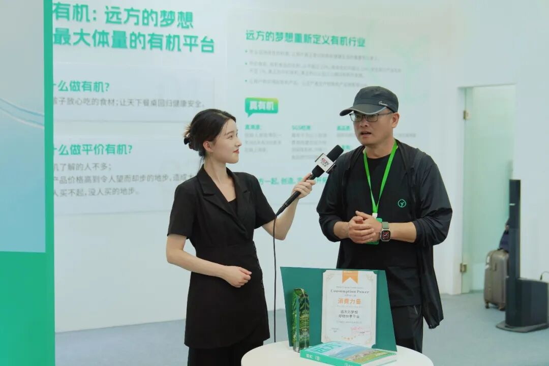 远方老师接受央视采访聊远方好物 (2).jpg