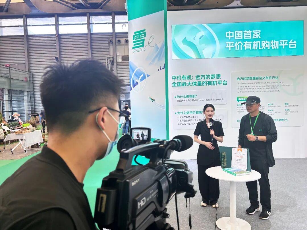 远方老师接受央视采访聊远方好物 (3).jpg