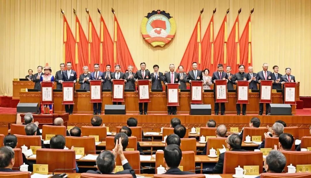 2023年度全国政协委员优秀履职奖表彰仪式在京举行 王沪宁为获奖委员颁奖