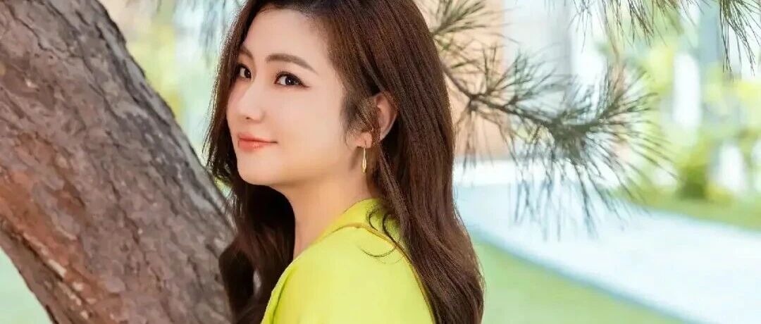 Ella回应Selina二胎传闻:照片里的凸肚只是衣服啦