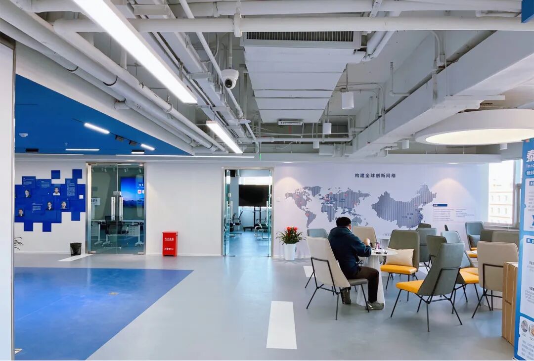 超智能科CEO杨建刚：构建数智化的AIGC课程内容生产与服务平台 - Py学习