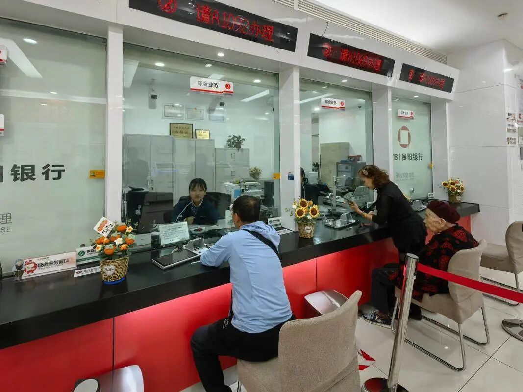 银行取款迎来“新策”，现已执行？储户注意，以后提钱方式不同了！