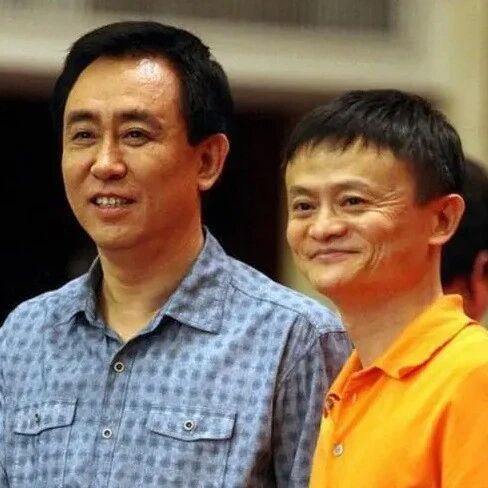 许家印一审结束才几天，马巴巴出手铺后路，原来他和李嘉诚是同类人！