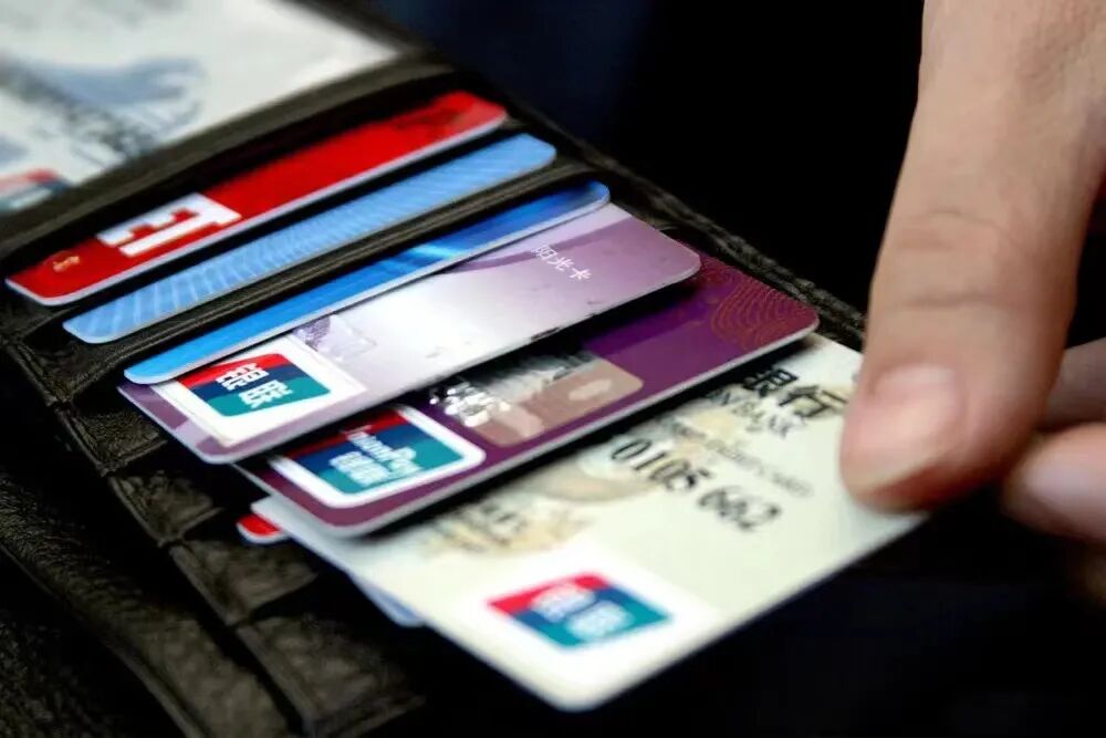 【法治嘉园·以案释法】出借银行卡“刷流水”挣快钱 犯法啦！