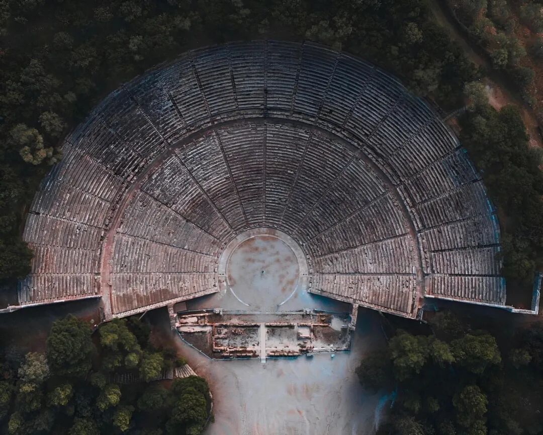 4.埃皮达鲁斯古代剧场俯瞰图.jpg