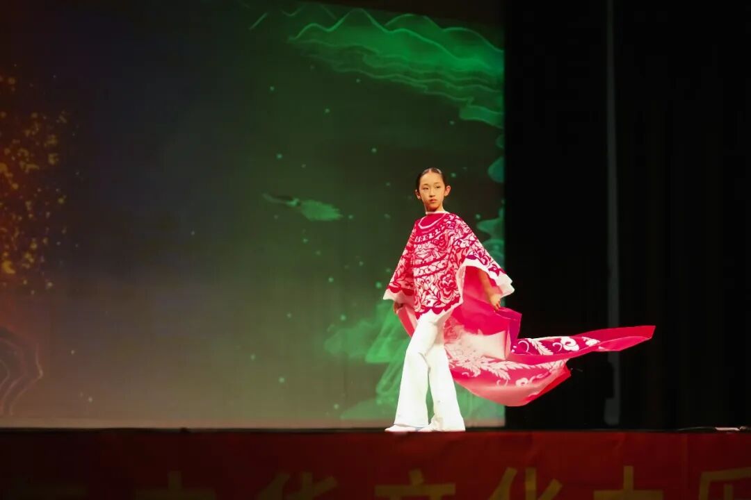 古诗朗诵《古诗里的童年》 · 1