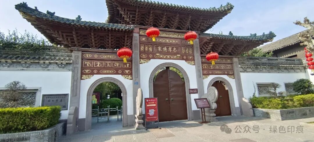 看罢武岭学校,西行不远来到蒋氏祠堂.