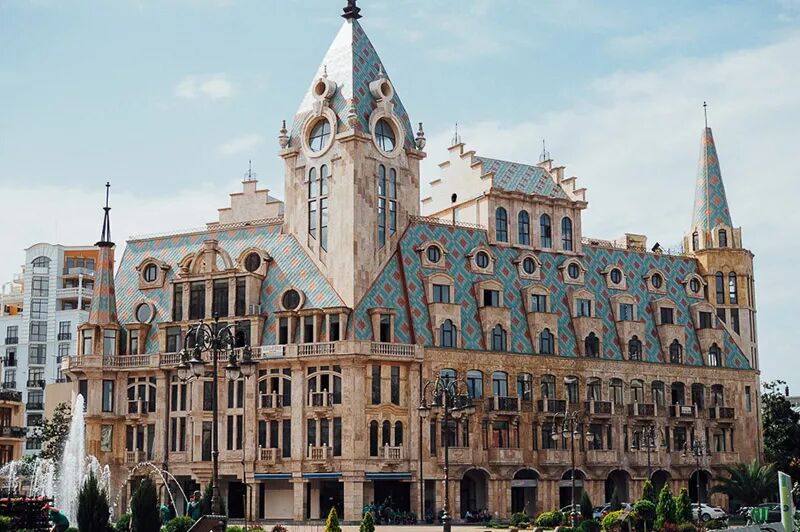 刚对华免签！却拒不出席亚运会？这个最欧洲的亚洲小国，到底藏着什么！