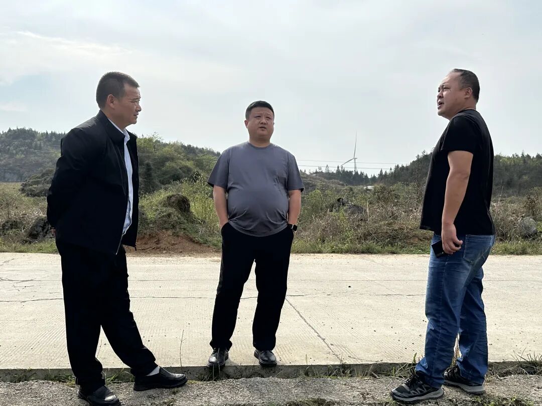 石门坎村第一书记入户摸排特殊人群务工就业情况.