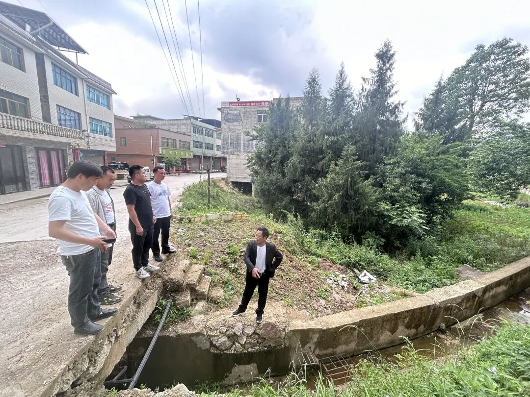 2024年5月22日1上级部门到乡调研县卫生健康局局长张传松到龙井乡晏明