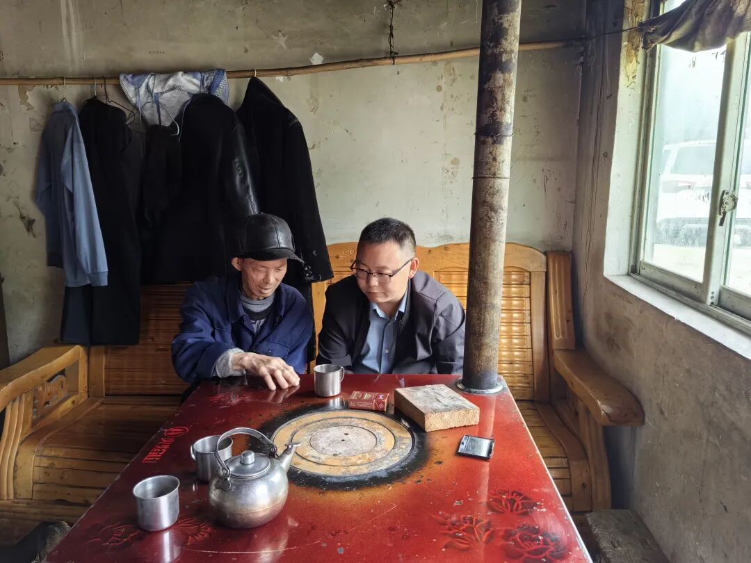 乡党委书记孙彰,乡党委委员,组织(宣传,统战)委员李特芳到孔石化村