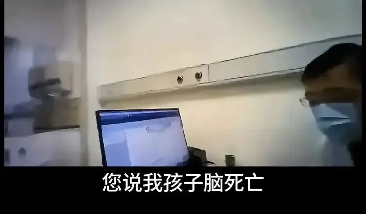 男孩离世医院回应被指伪造诊疗记录