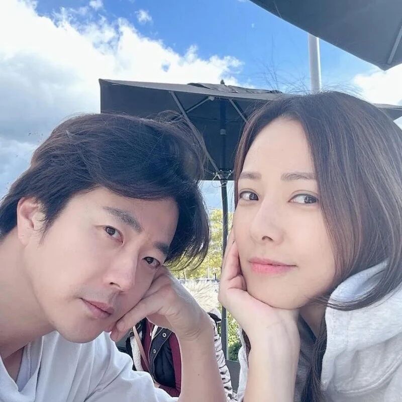 结婚17年仍似热恋!权相佑孙泰英甜蜜合影,满屏爱意藏不住