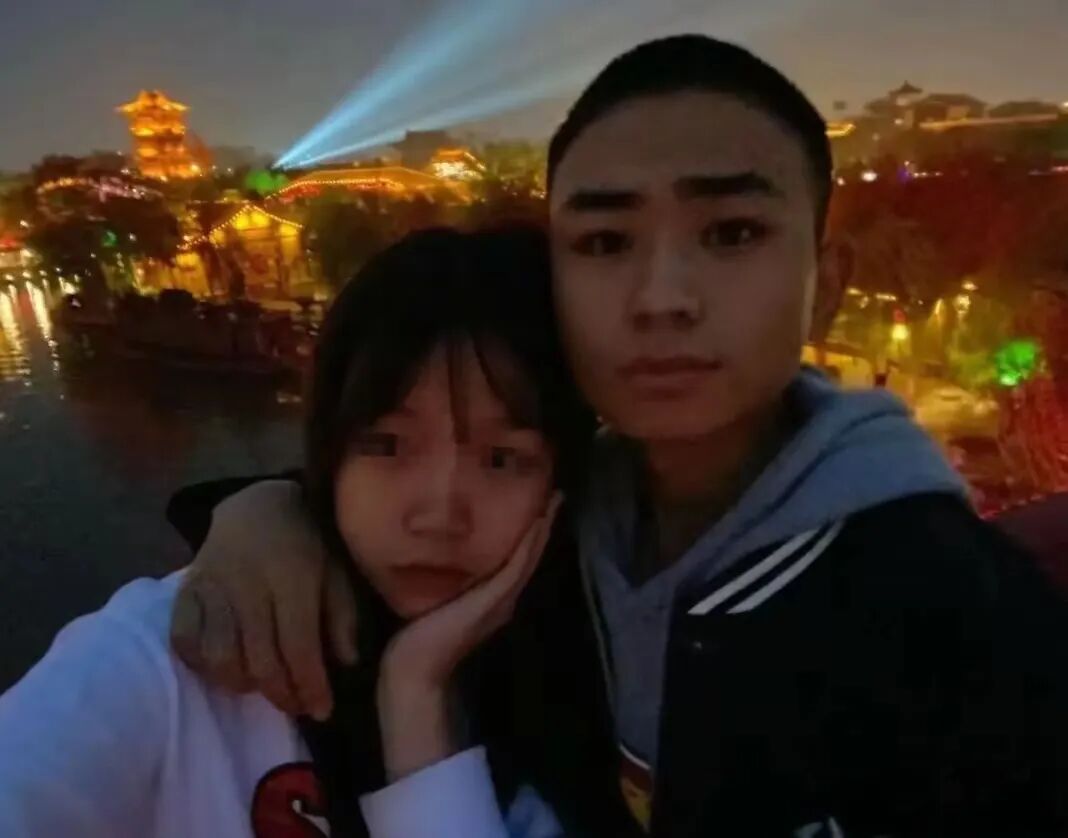全网寻妻！丈夫藏后备箱捉妻“现行”，妻子竟驾车逃跑失联,丈夫藏后备箱跟踪妻子后续..