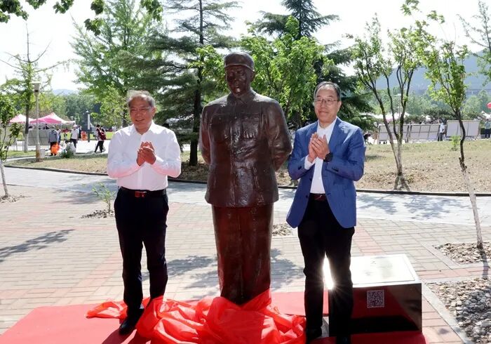 名家亲属代表,山东博物馆原馆长鲁文生,弟子代表,原历史与社会发展