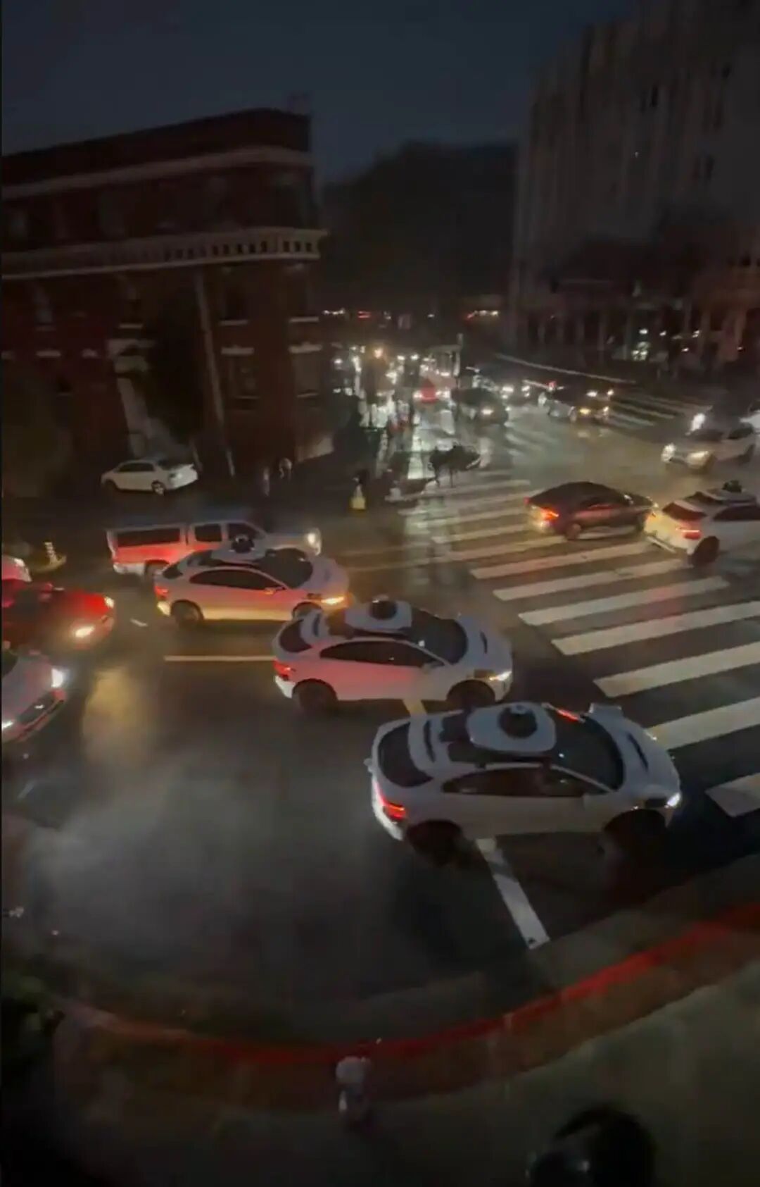 马斯克狂喷！停电，竟然成了智能汽车的头号杀手？-电子工程专辑