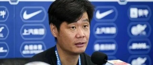 李霄鹏接替李铁任国足主帅，这不是矮子里拔将军，半斤八两吗？