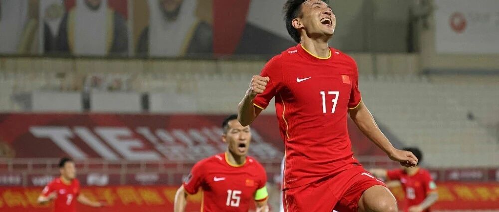 向钱进！国足两球胜菲律宾掌握主动权，晋级奖金翻倍国脚斗志高昂