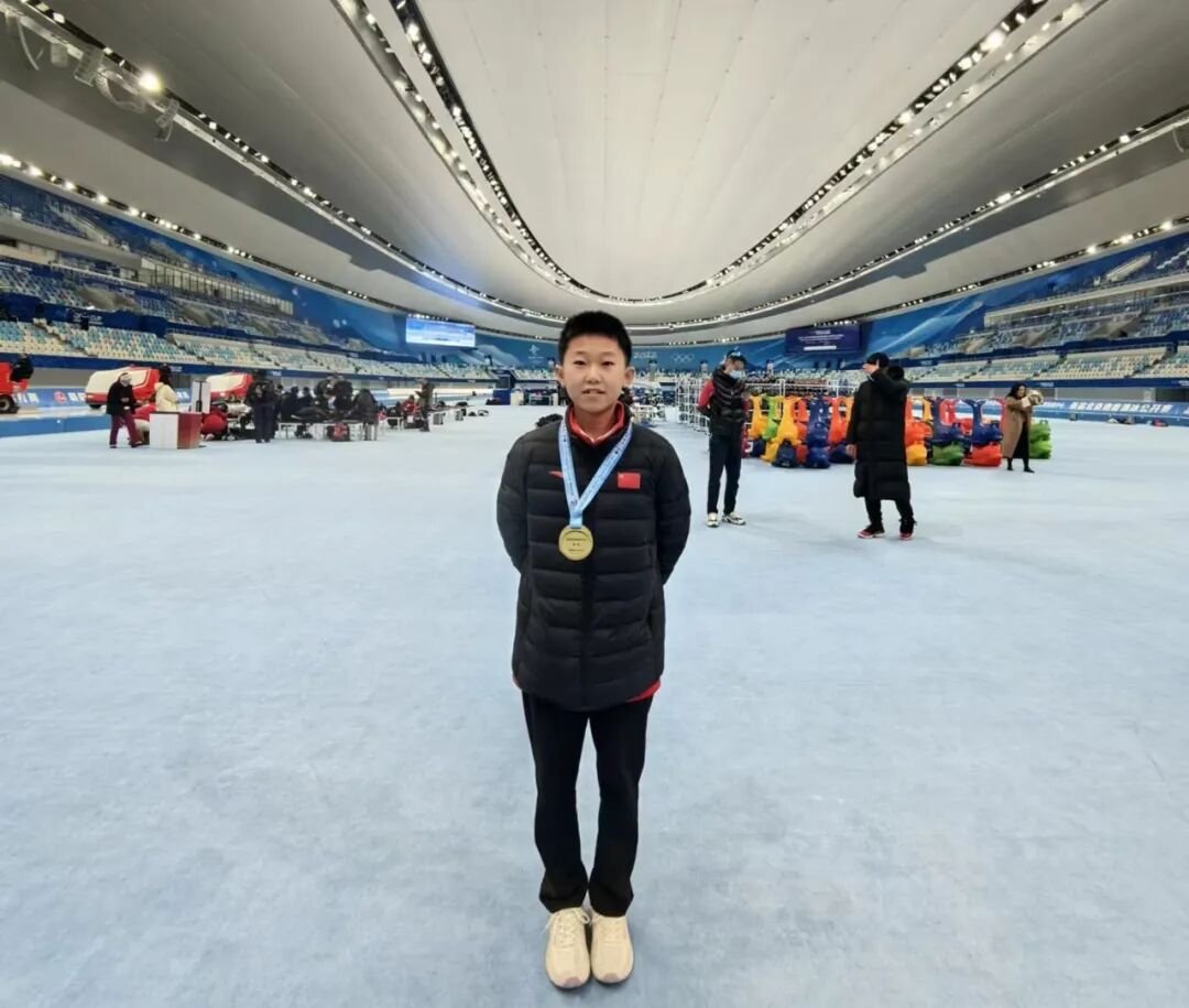 闫乃晗本来只打算让她试一段时间,没想到,经过一段时间的训练,发现张