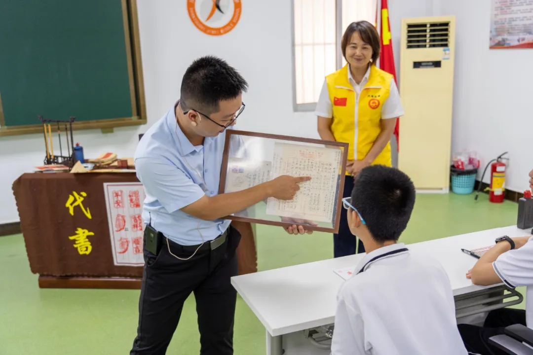 金平区教育局,文化广电旅游体育局联合小公园志愿者协会,在金禧中学