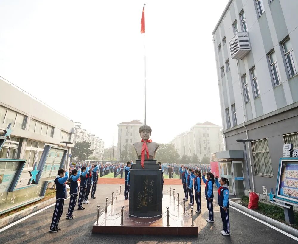 弘扬雷锋精神,罗中人在行动_罗星中学