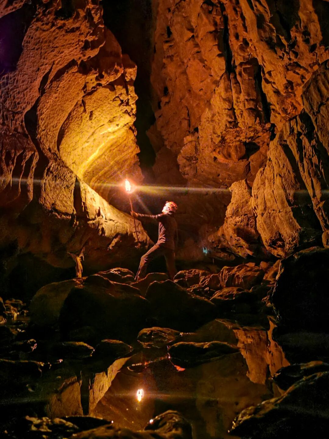 casio卡西欧攀登雪山越过林场探险洞穴一起感受大自然的鬼斧神工