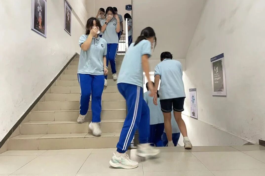 肇庆宣卿中学举行消防安全演练