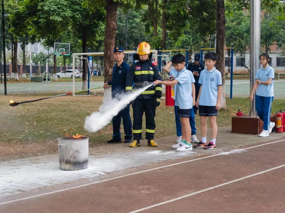 肇庆宣卿中学举行消防安全演练