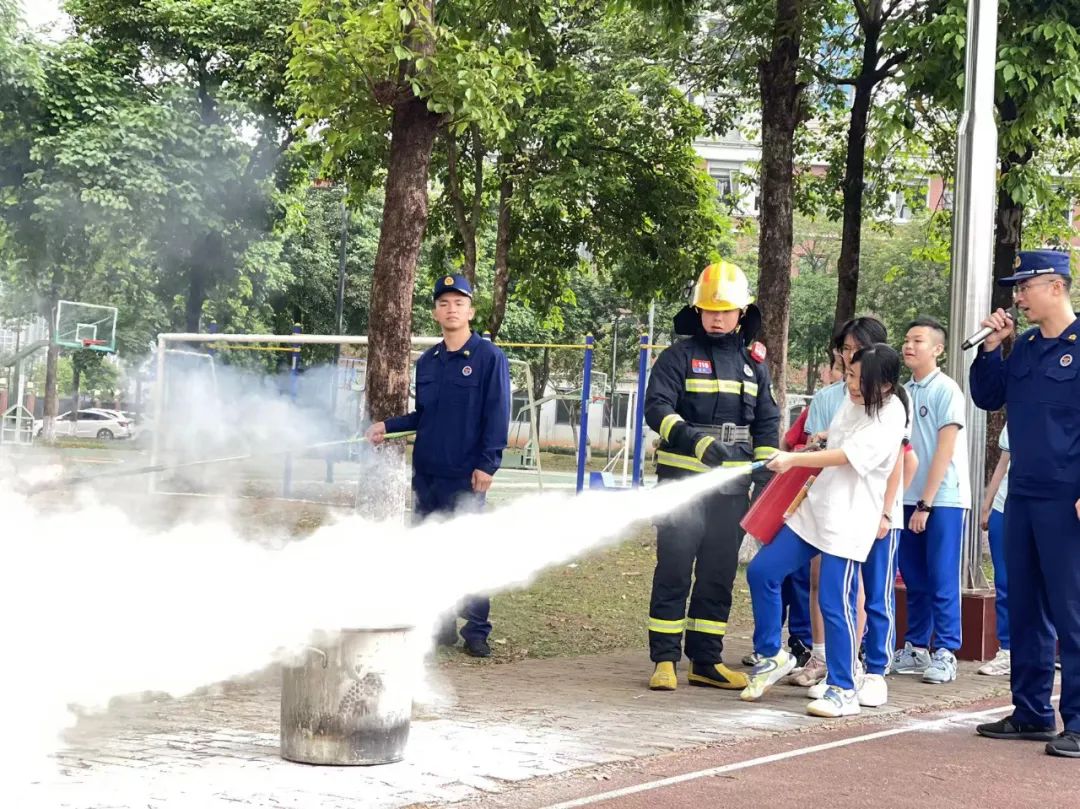 肇庆宣卿中学举行消防安全演练