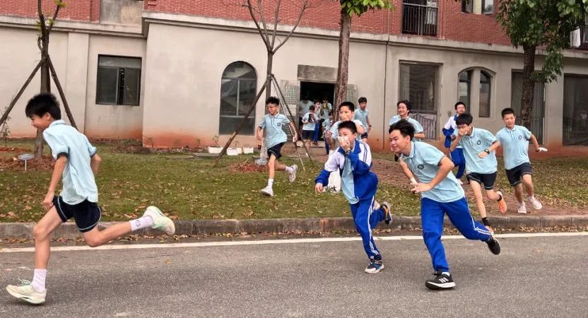 肇庆宣卿中学举行消防安全演练