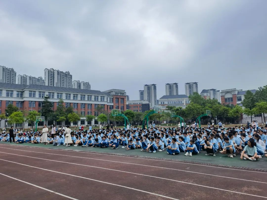 肇庆宣卿中学举行消防安全演练