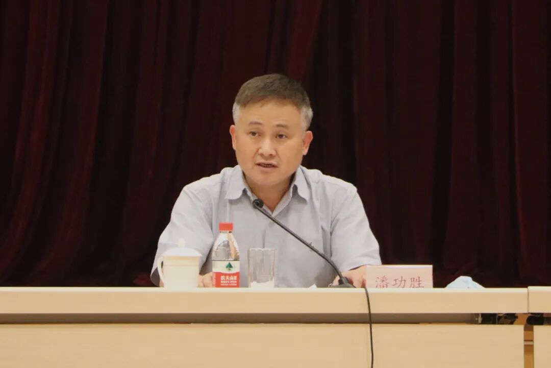 人民银行召开跨境人民币便利企业贸易投资工作座谈会(图2)