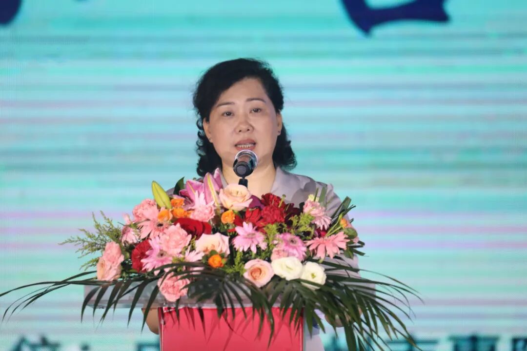 区委常委,宣传部部长,区政府党组成员陈爱华致辞吉他为媒,点亮端午